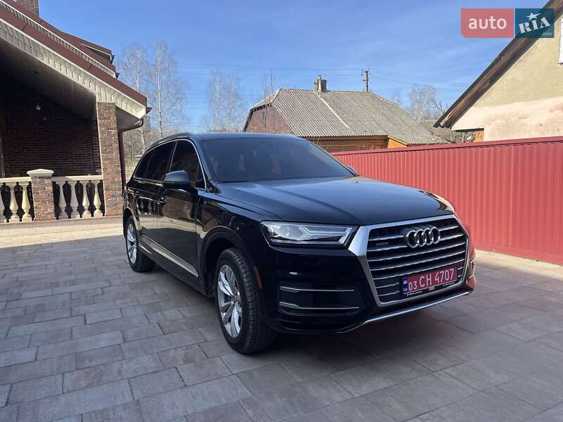 Внедорожник / Кроссовер Audi Q7 2018 в 
