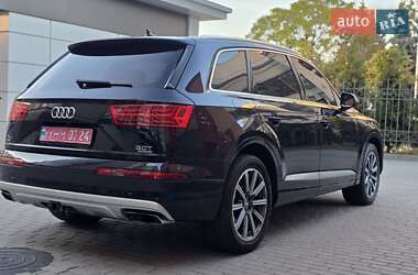 Позашляховик / Кросовер Audi Q7 2016 в 