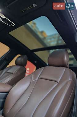 Позашляховик / Кросовер Audi Q7 2016 в 