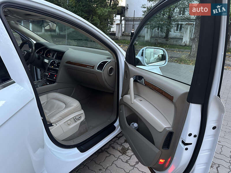 Позашляховик / Кросовер Audi Q7 2013 в Львові