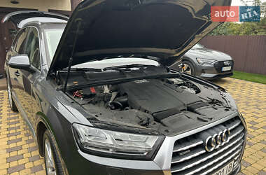 Позашляховик / Кросовер Audi Q7 2018 в 