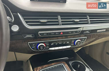 Позашляховик / Кросовер Audi Q7 2018 в 