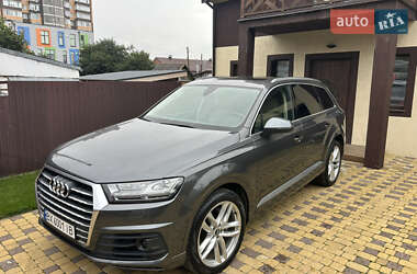 Позашляховик / Кросовер Audi Q7 2018 в 