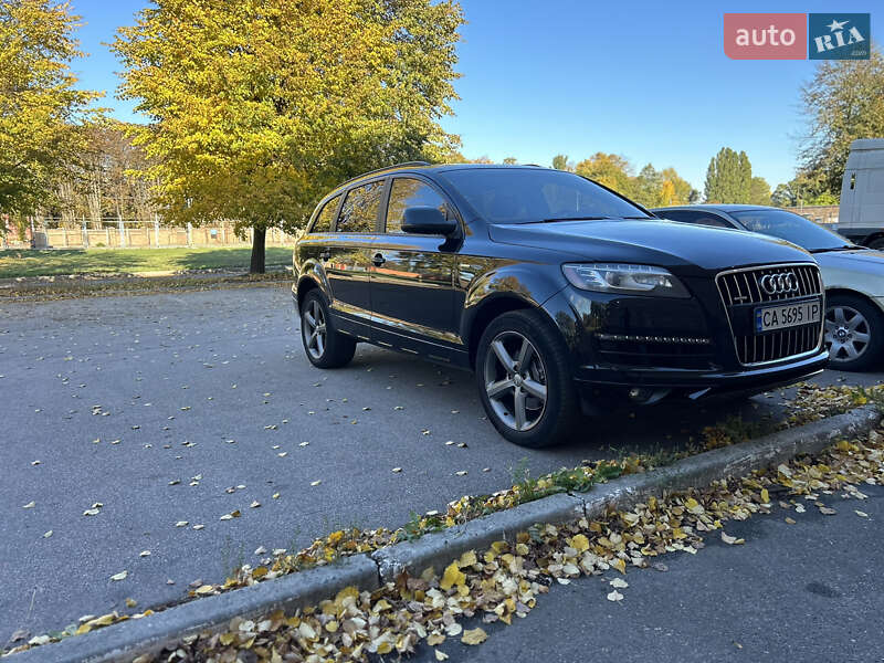 Позашляховик / Кросовер Audi Q7 2015 в 