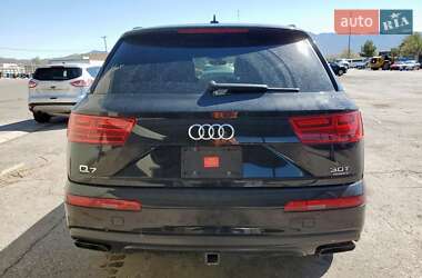 Позашляховик / Кросовер Audi Q7 2018 в 