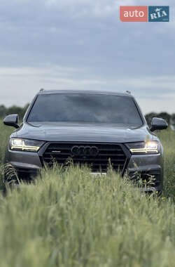 Позашляховик / Кросовер Audi Q7 2017 в 