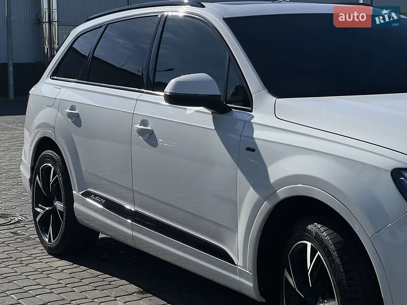 Позашляховик / Кросовер Audi Q7 2019 в Мукачевому