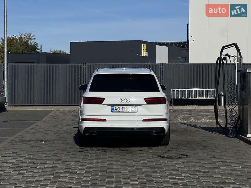 Позашляховик / Кросовер Audi Q7 2019 в Мукачевому