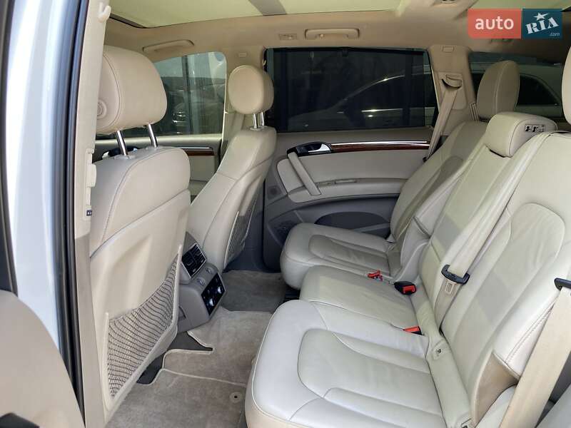 Позашляховик / Кросовер Audi Q7 2013 в Ужгороді