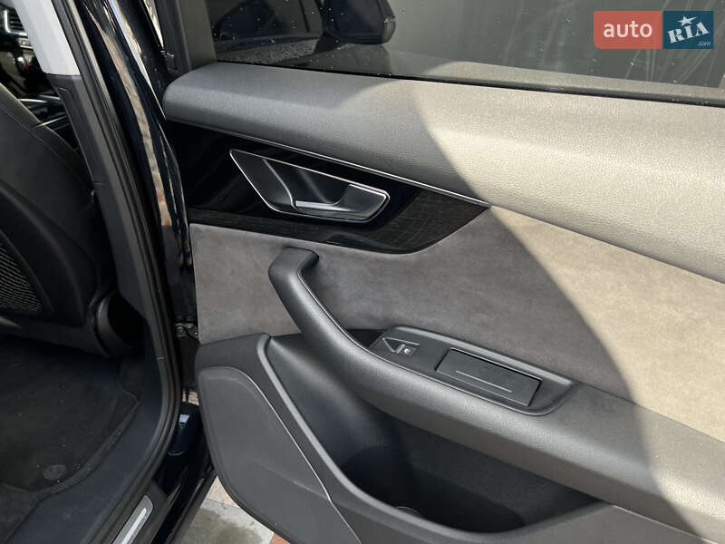 Позашляховик / Кросовер Audi Q7 2017 в Києві