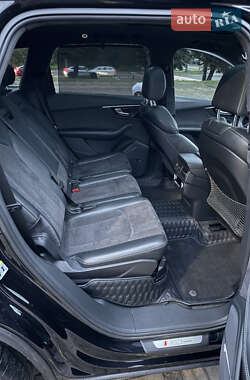 Внедорожник / Кроссовер Audi Q7 2016 в 