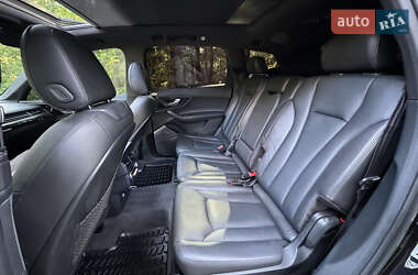Внедорожник / Кроссовер Audi Q7 2017 в 