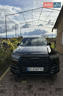 Внедорожник / Кроссовер Audi Q7 2017 в 