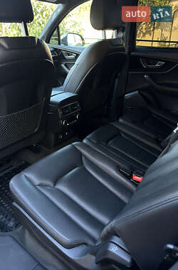 Внедорожник / Кроссовер Audi Q7 2017 в 