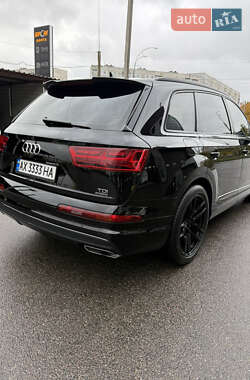 Позашляховик / Кросовер Audi Q7 2017 в 