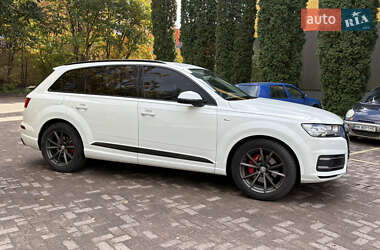 Внедорожник / Кроссовер Audi Q7 2015 в 