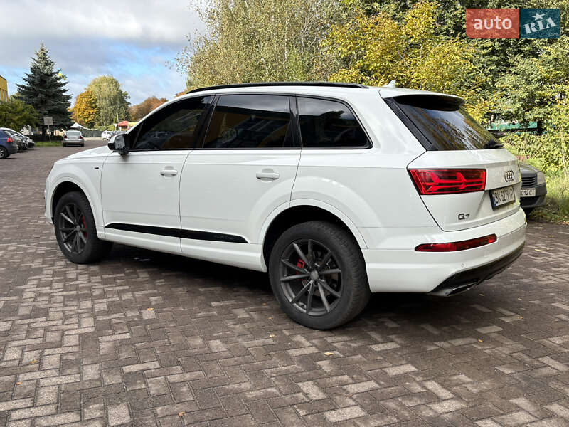 Позашляховик / Кросовер Audi Q7 2015 в Рівному