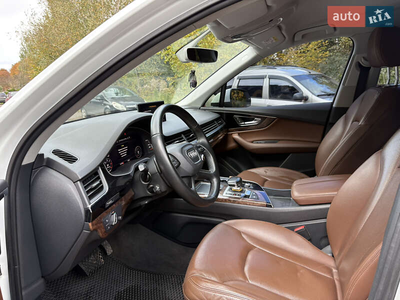 Позашляховик / Кросовер Audi Q7 2015 в Рівному
