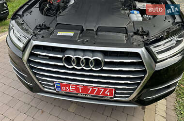 Позашляховик / Кросовер Audi Q7 2017 в 
