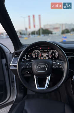 Позашляховик / Кросовер Audi Q7 2020 в 