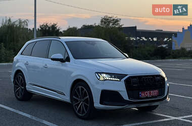 Позашляховик / Кросовер Audi Q7 2020 в 