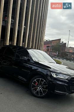 Внедорожник / Кроссовер Audi Q7 2020 в Киеве