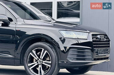 Внедорожник / Кроссовер Audi Q7 2016 в 