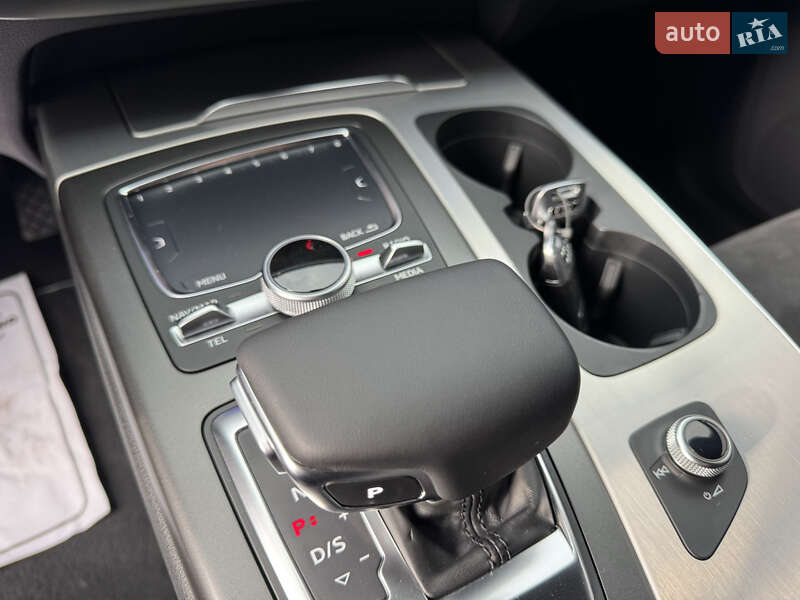 Позашляховик / Кросовер Audi Q7 2016 в Мукачевому