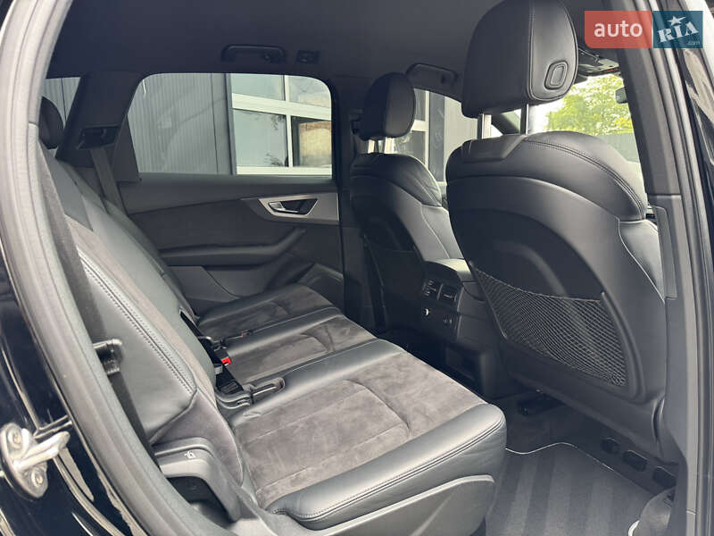 Позашляховик / Кросовер Audi Q7 2016 в Мукачевому
