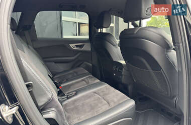 Внедорожник / Кроссовер Audi Q7 2016 в 