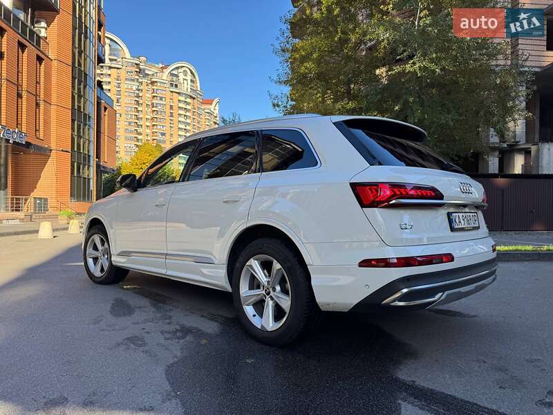 Внедорожник / Кроссовер Audi Q7 2020 в Киеве