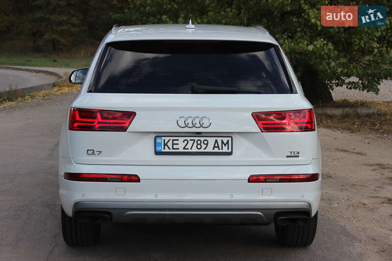 Позашляховик / Кросовер Audi Q7 2015 в Дніпрі