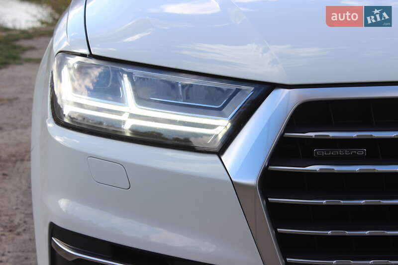 Позашляховик / Кросовер Audi Q7 2015 в Дніпрі