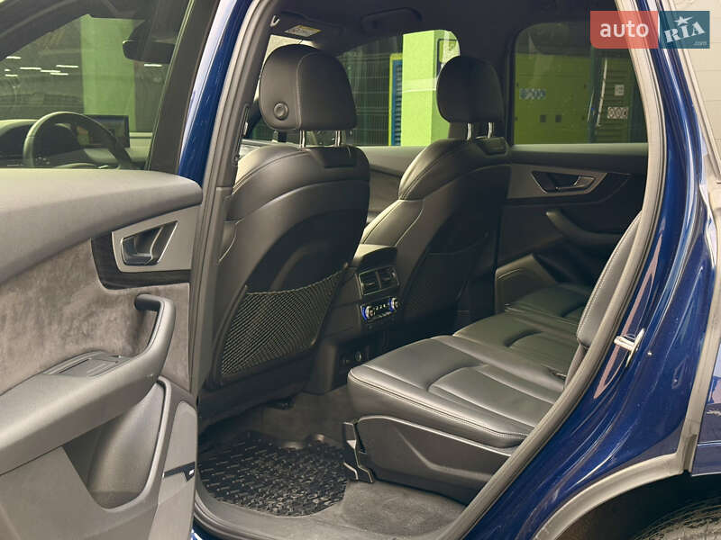 Позашляховик / Кросовер Audi Q7 2018 в Києві