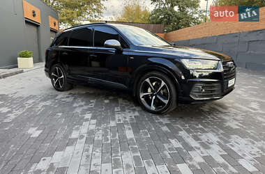 Позашляховик / Кросовер Audi Q7 2017 в 