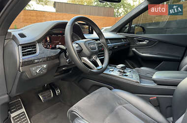 Позашляховик / Кросовер Audi Q7 2017 в 
