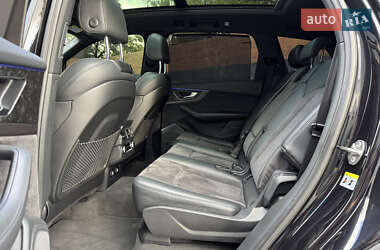 Позашляховик / Кросовер Audi Q7 2017 в 