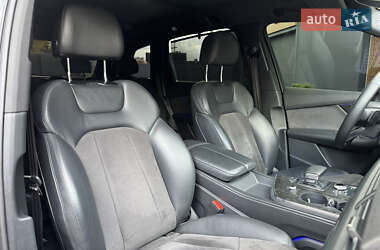 Позашляховик / Кросовер Audi Q7 2017 в 