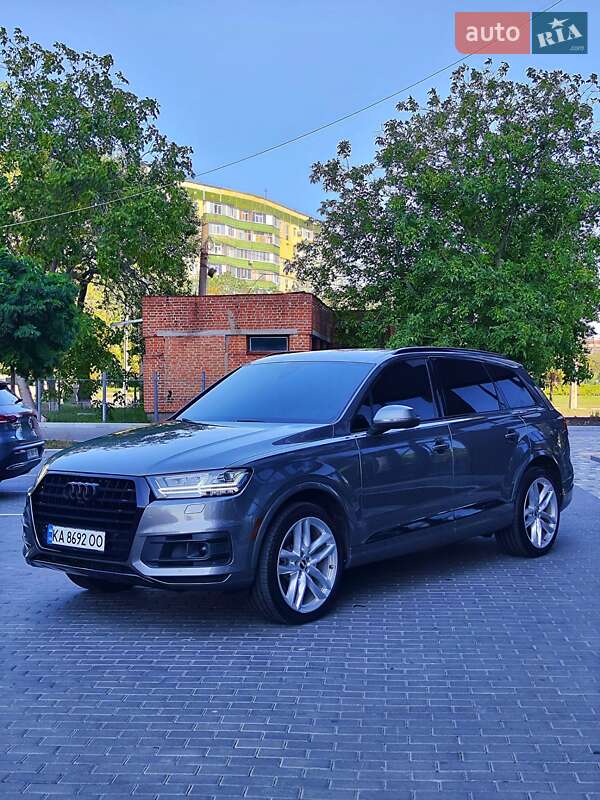 Внедорожник / Кроссовер Audi Q7 2016 в Полтаве
