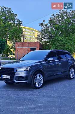 Позашляховик / Кросовер Audi Q7 2016 в 