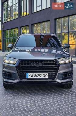 Позашляховик / Кросовер Audi Q7 2016 в 