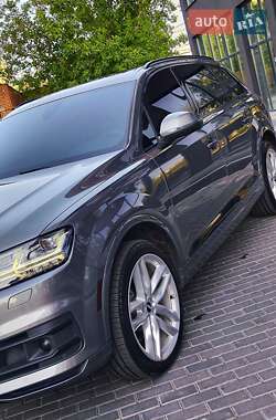 Позашляховик / Кросовер Audi Q7 2016 в 