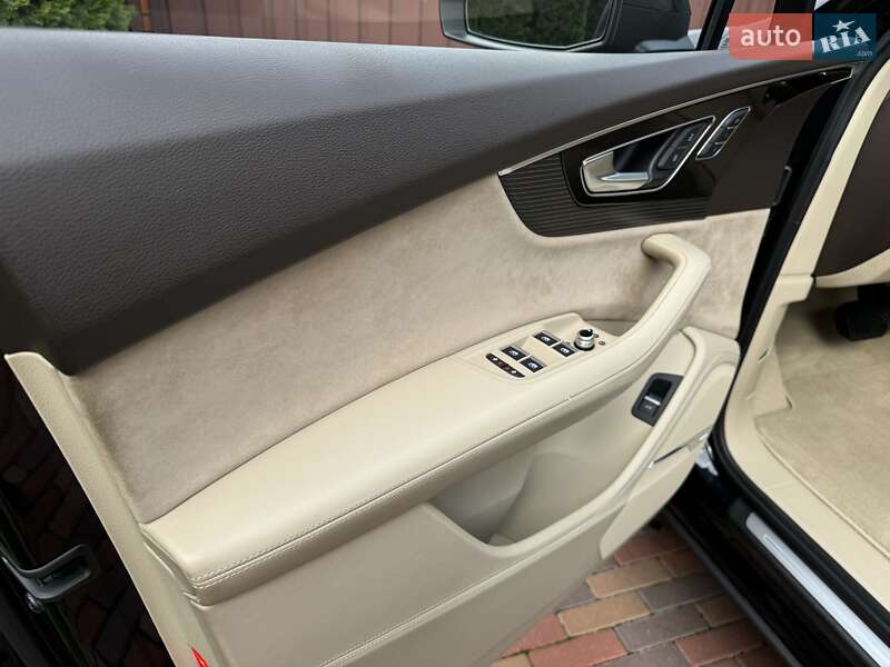 Позашляховик / Кросовер Audi Q7 2017 в Києві