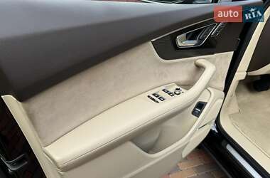 Позашляховик / Кросовер Audi Q7 2017 в 