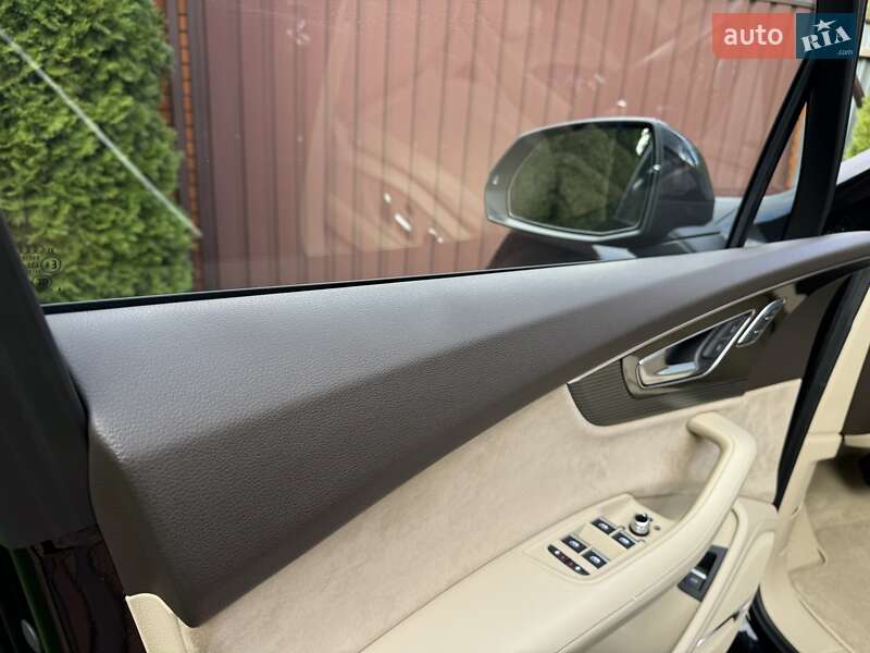 Позашляховик / Кросовер Audi Q7 2017 в Києві