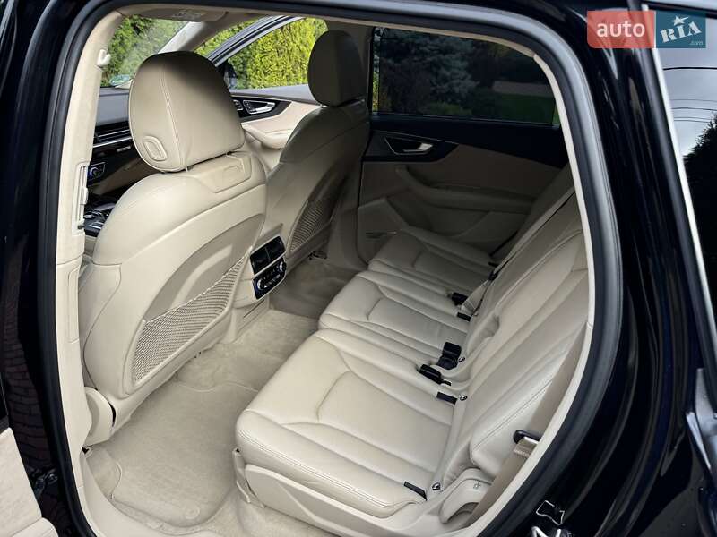 Позашляховик / Кросовер Audi Q7 2017 в Києві