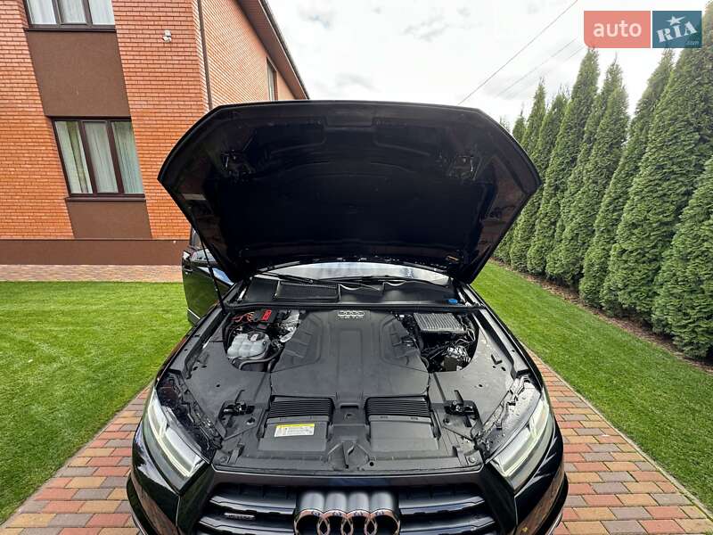 Позашляховик / Кросовер Audi Q7 2017 в Києві