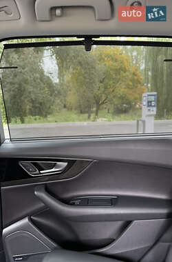 Позашляховик / Кросовер Audi Q7 2017 в 