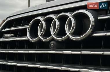 Позашляховик / Кросовер Audi Q7 2016 в 