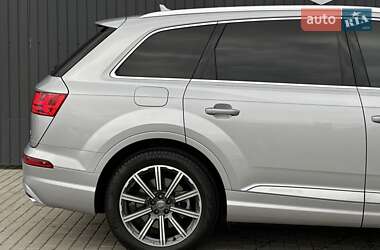 Позашляховик / Кросовер Audi Q7 2016 в 